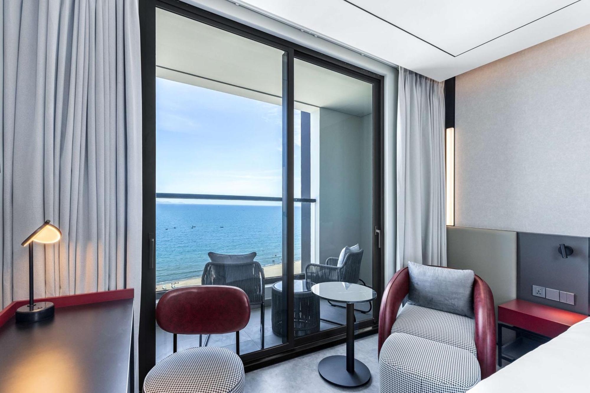 Отель Radisson Red Danang Экстерьер фото