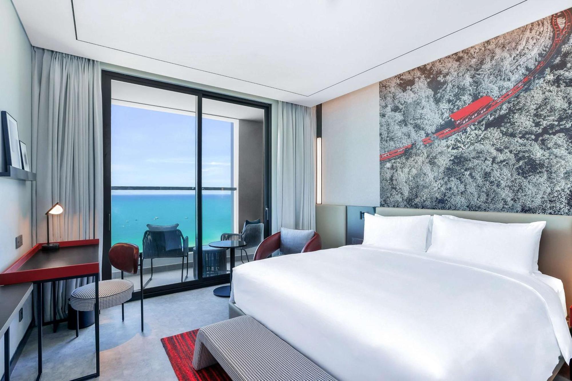 Отель Radisson Red Danang Экстерьер фото