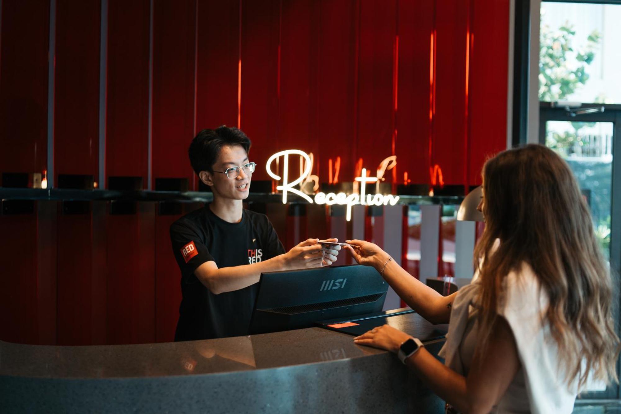 Отель Radisson Red Danang Экстерьер фото