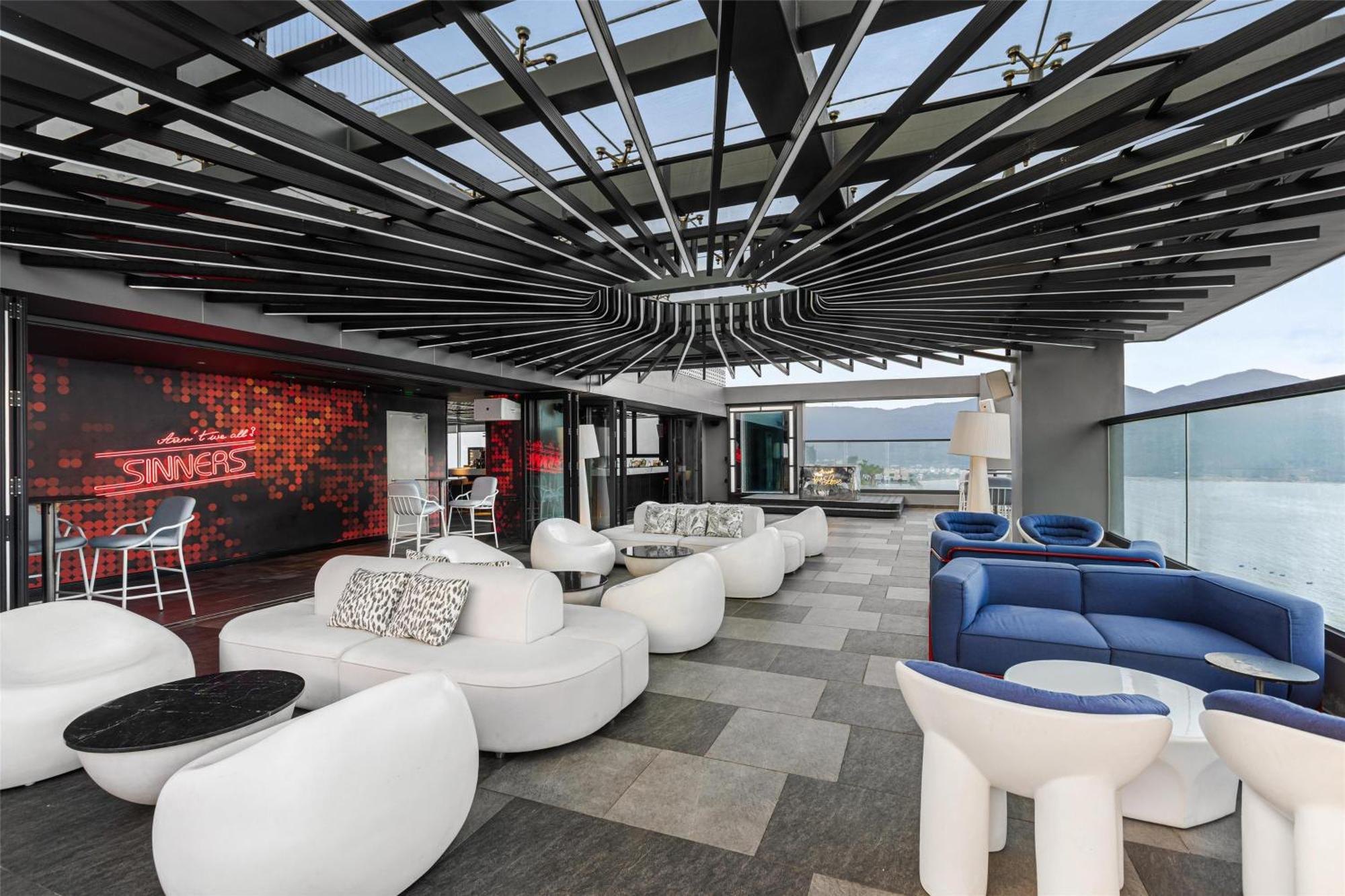 Отель Radisson Red Danang Экстерьер фото